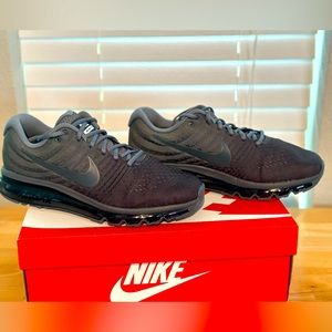 Nike Air Max  2017.  Grays. Size 10